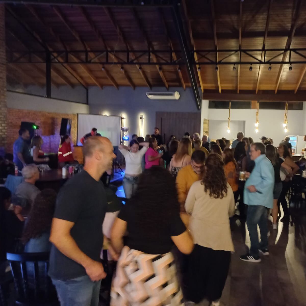 2ª Festa do Chopp agita a noite do Rancho Alegre